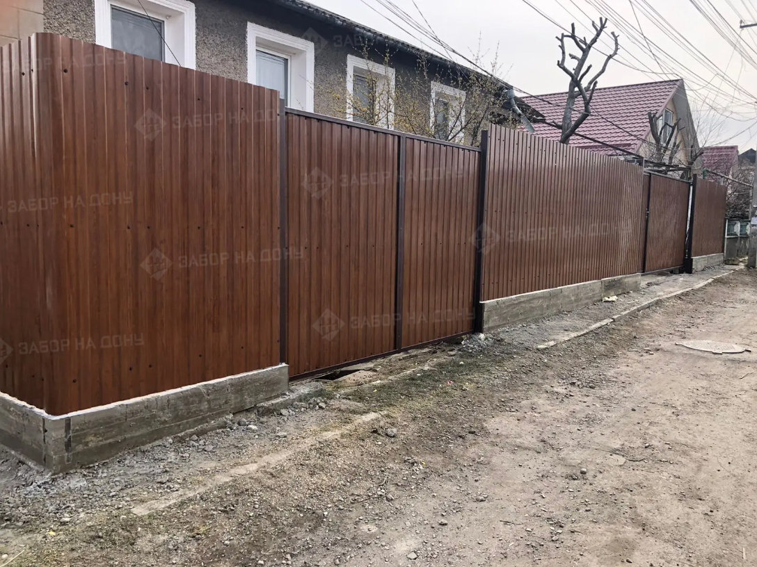 Распашные ворота из профлиста  в Голубой бухте